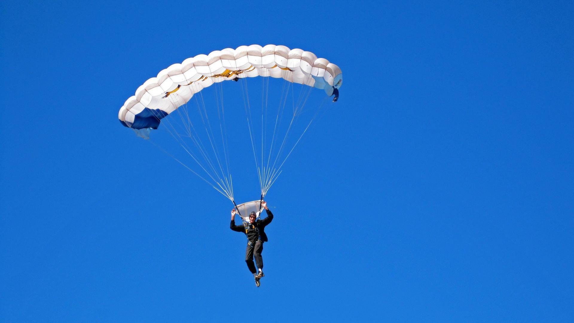 斯瓦泰克连续封后，女子网坛格局稳固，斯瓦泰克网球个人资料