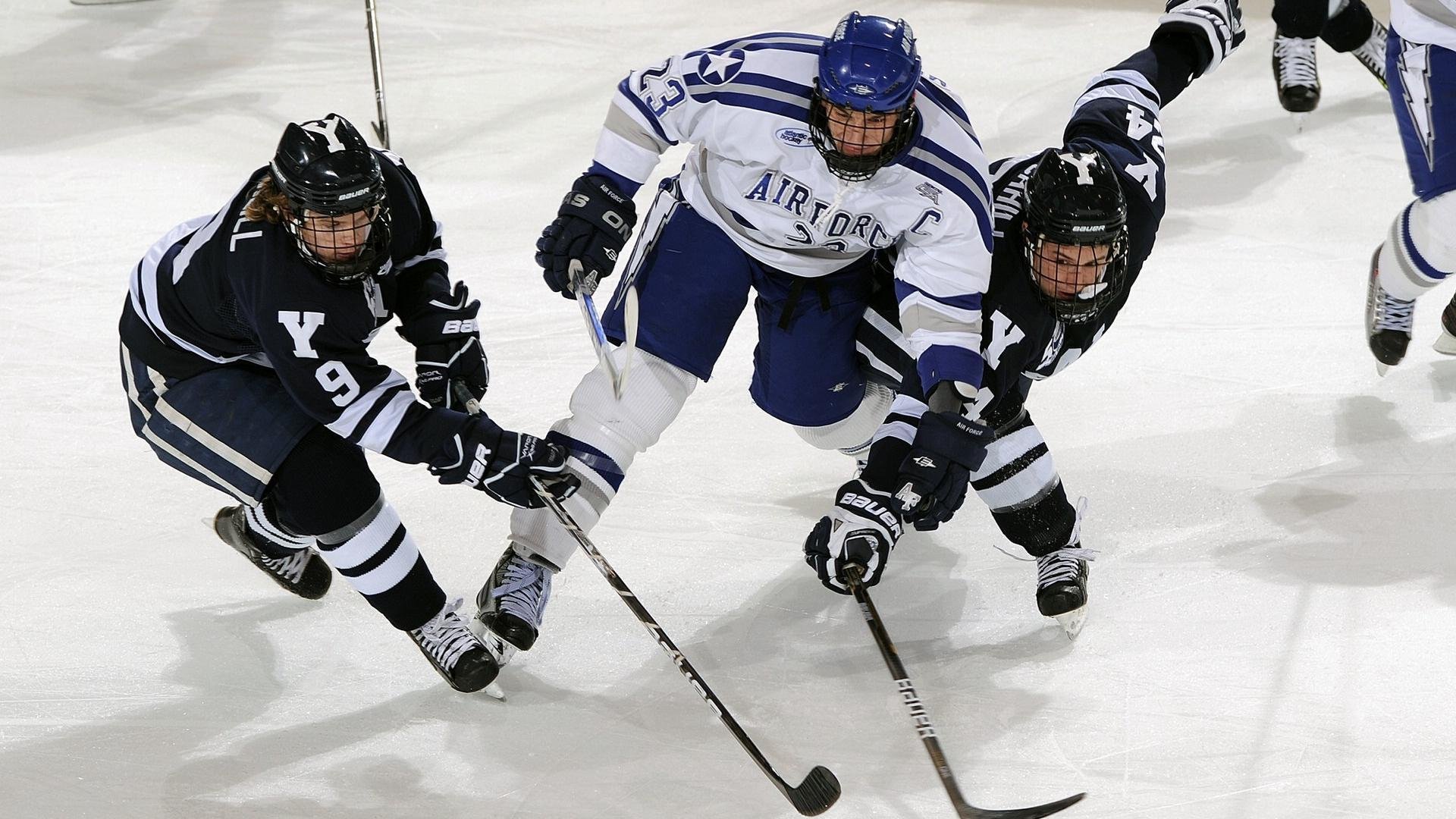 球员在中超赛场上凭藉速度优势完成突破，中超入籍球员