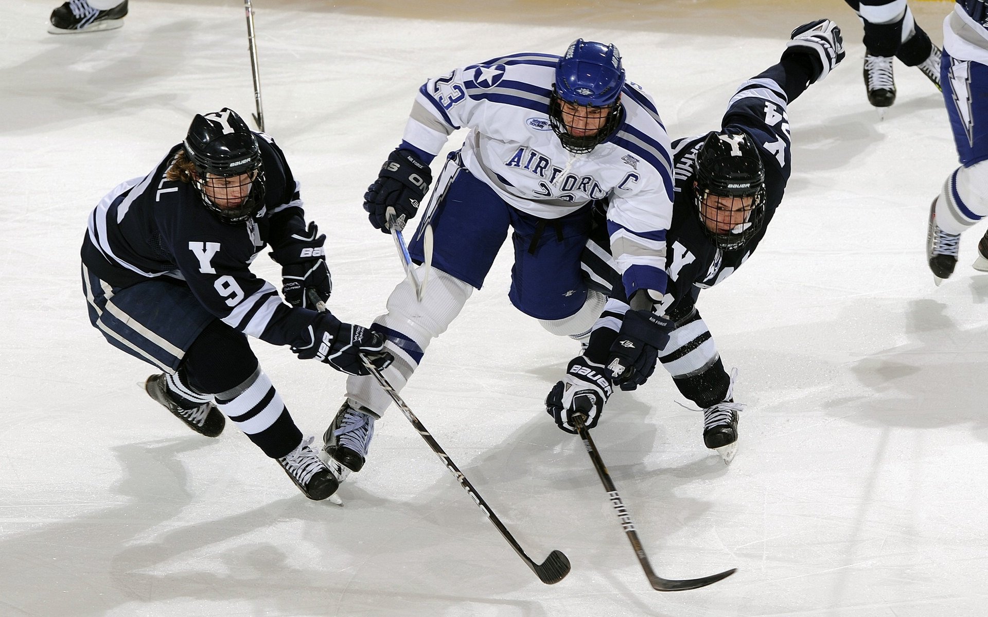 战队参与城市形象片拍摄展示电竞力量，战队形象照